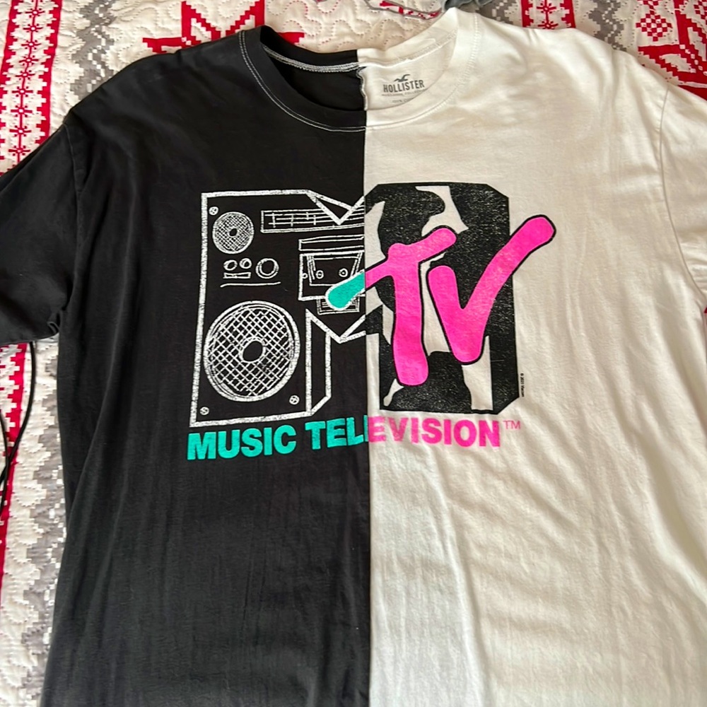 Split MTV graphic tee. Black and White